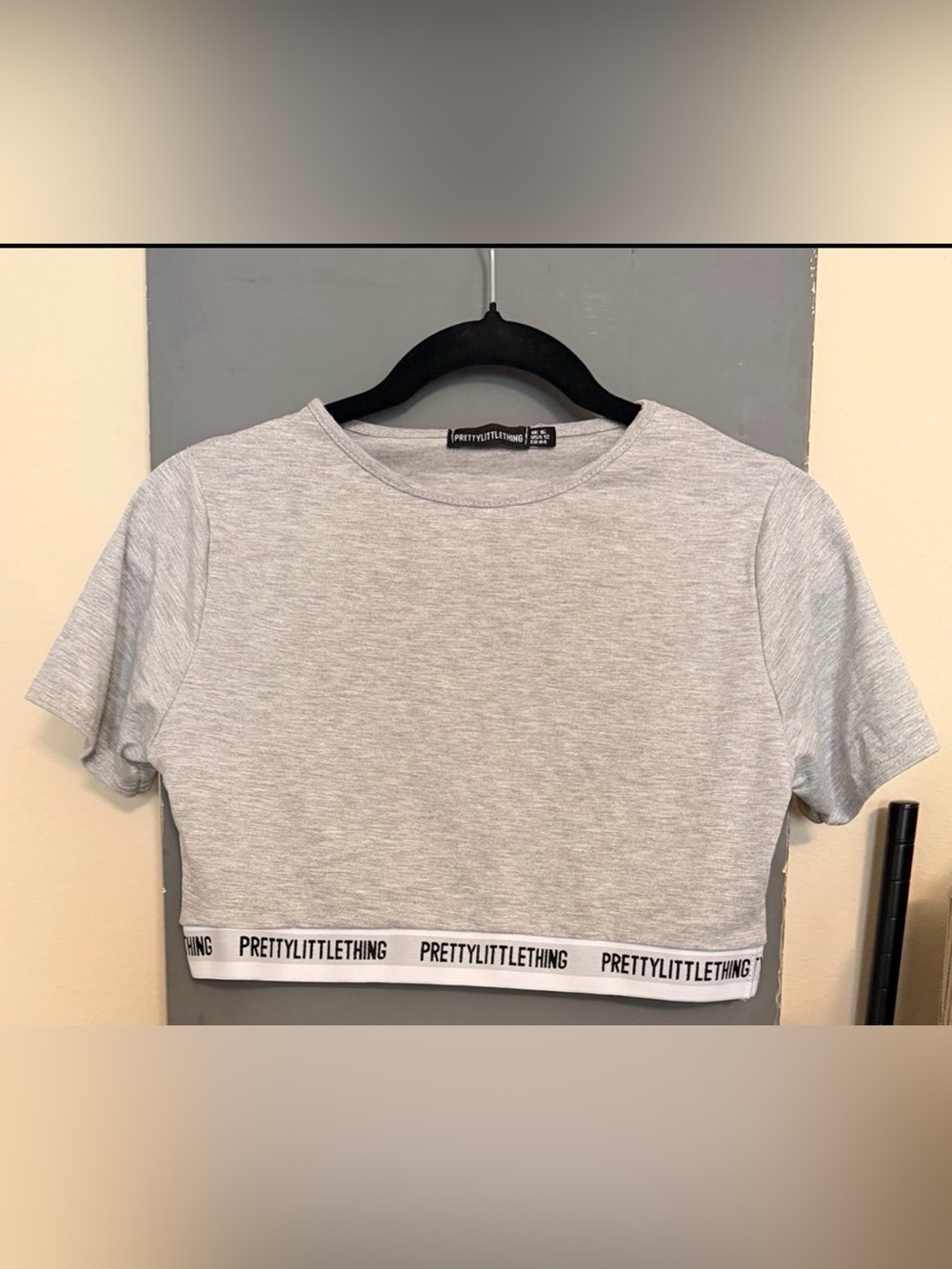 PrettyLittleThing Light Grey Lounge setTrim Cropped Tee